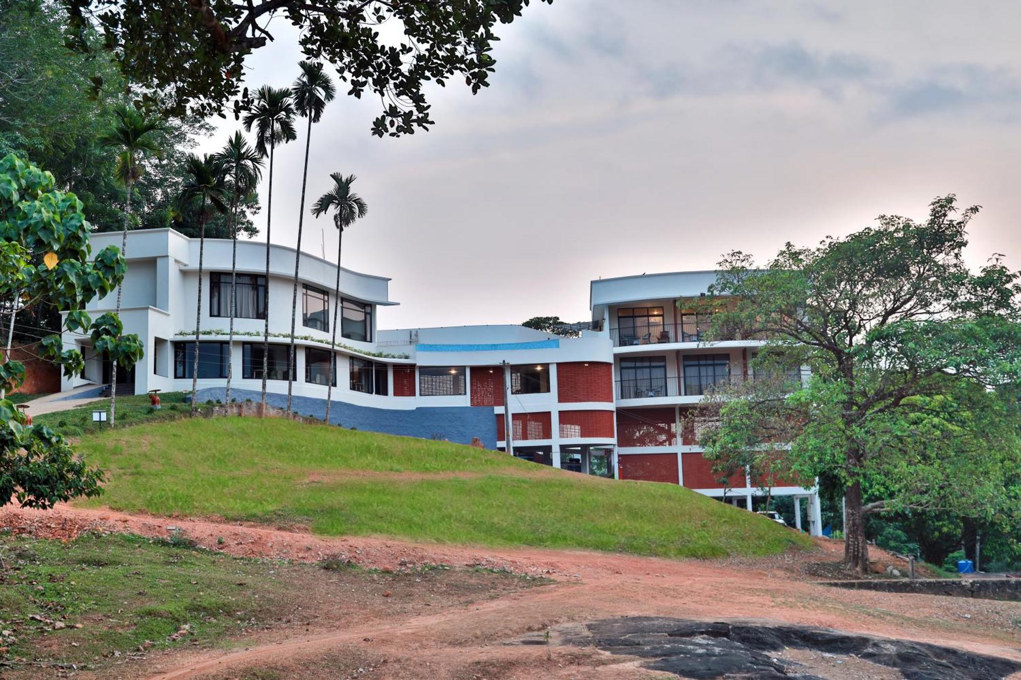 Serene Aqua Hills Kozhikode Hotel Mennanyam Exterior photo